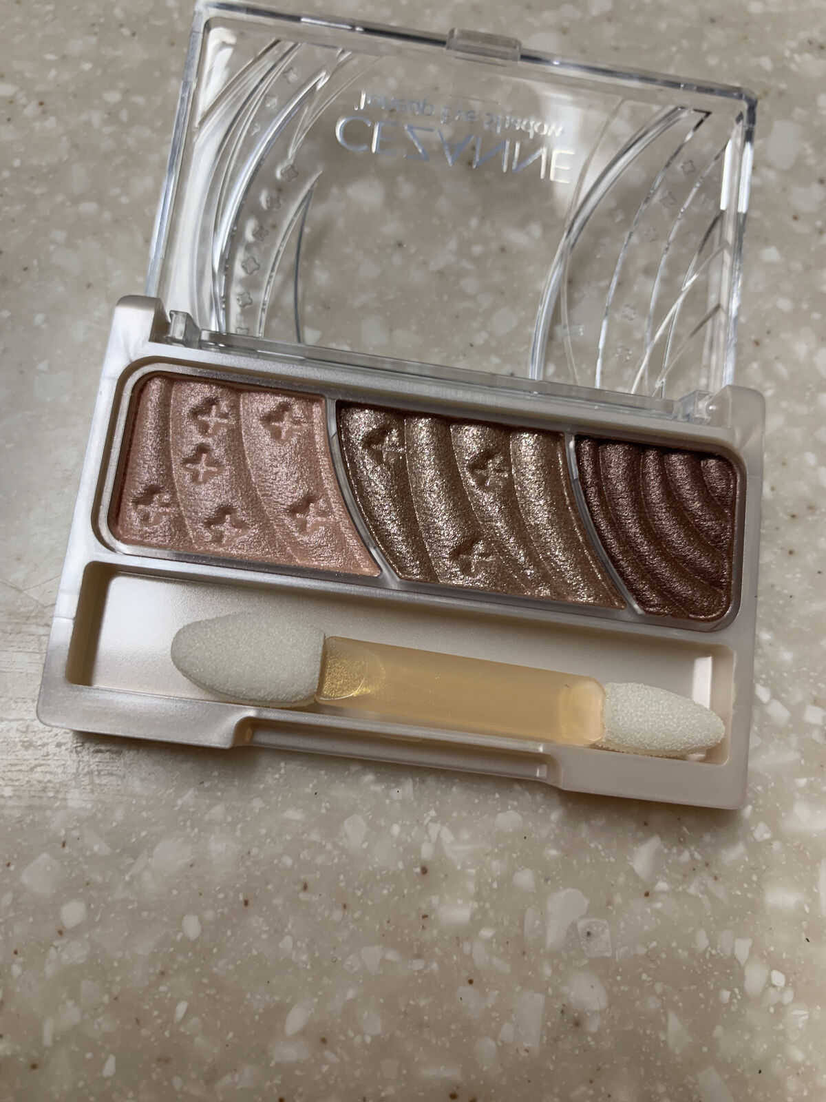 トーンアップアイシャドウ/CEZANNE/アイシャドウパレットを使ったクチコミ（1枚目）