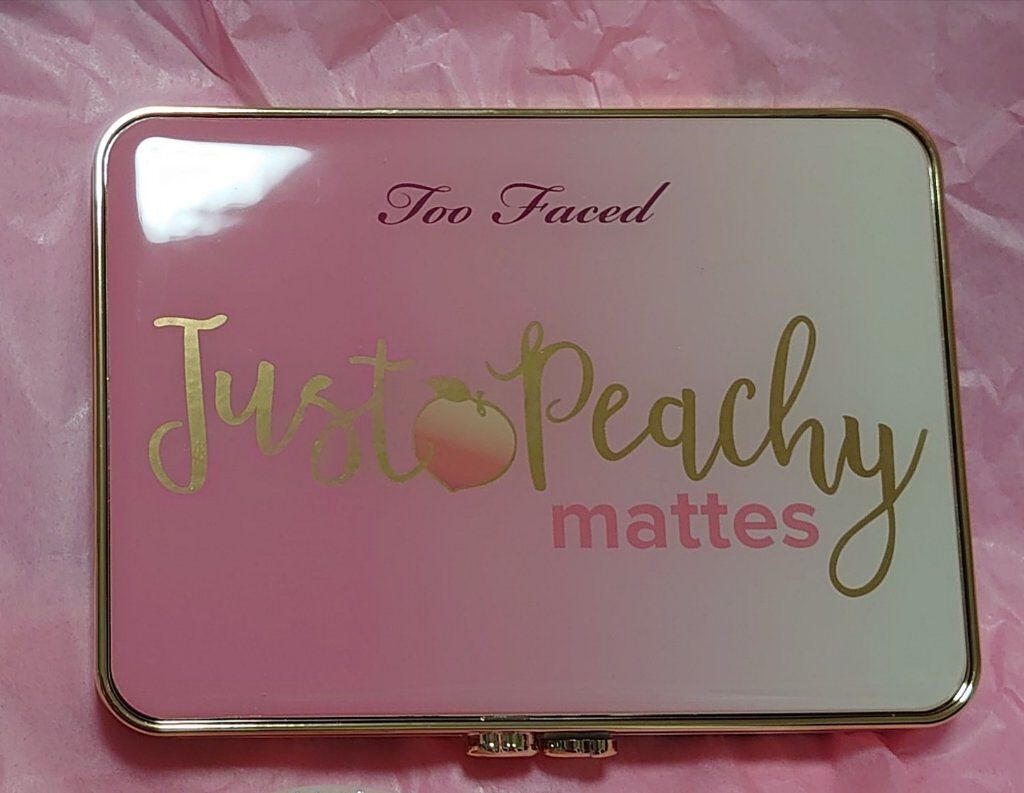 Too Faced ジャスト ピーチィ ベルベット マット アイシャドウ パレットのクチコミ「こんばんは☺️💖
今日は以前届いた際に投稿していた
toofacedの公式ラッキーバッグに入っ.....」（3枚目）