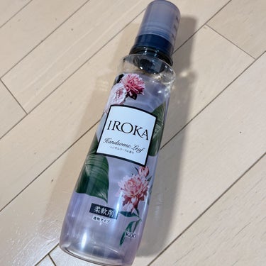 

❣︎ IROKA
❣︎ 柔軟剤 本体 570ml
❣︎香り ハンサムリーフ


商品説明
素肌のあたたかさを想わせる「ピュアムスク」と、香水には欠かせない「アンバー」を贅沢に使用したプレミアム柔軟剤