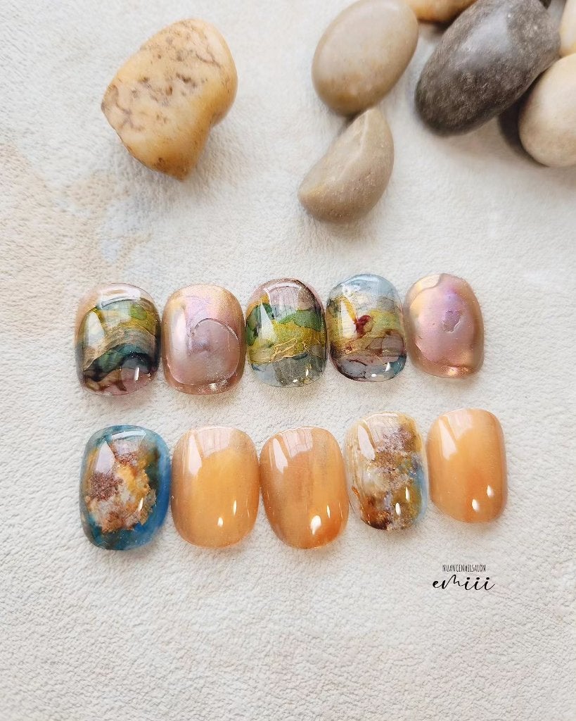 e_nails//フォロバ◎//ネイルとコスメ好きママ on LIPS 「個性派ニュアンス𓈒*⑅𓂃𓂃𓈒*⑅こういうデザイン作る時の工程が..」(3枚目)