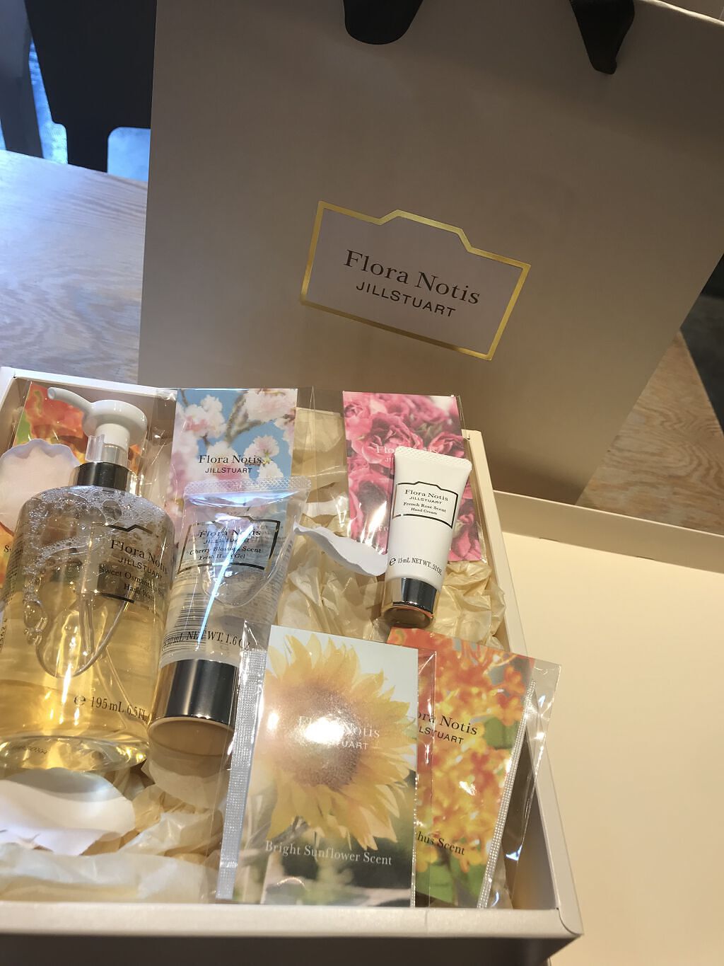 ジルスチュアート ボディミルク スパークリング ホワイトフローラル/JILL STUART/ボディミルクを使ったクチコミ（2枚目）