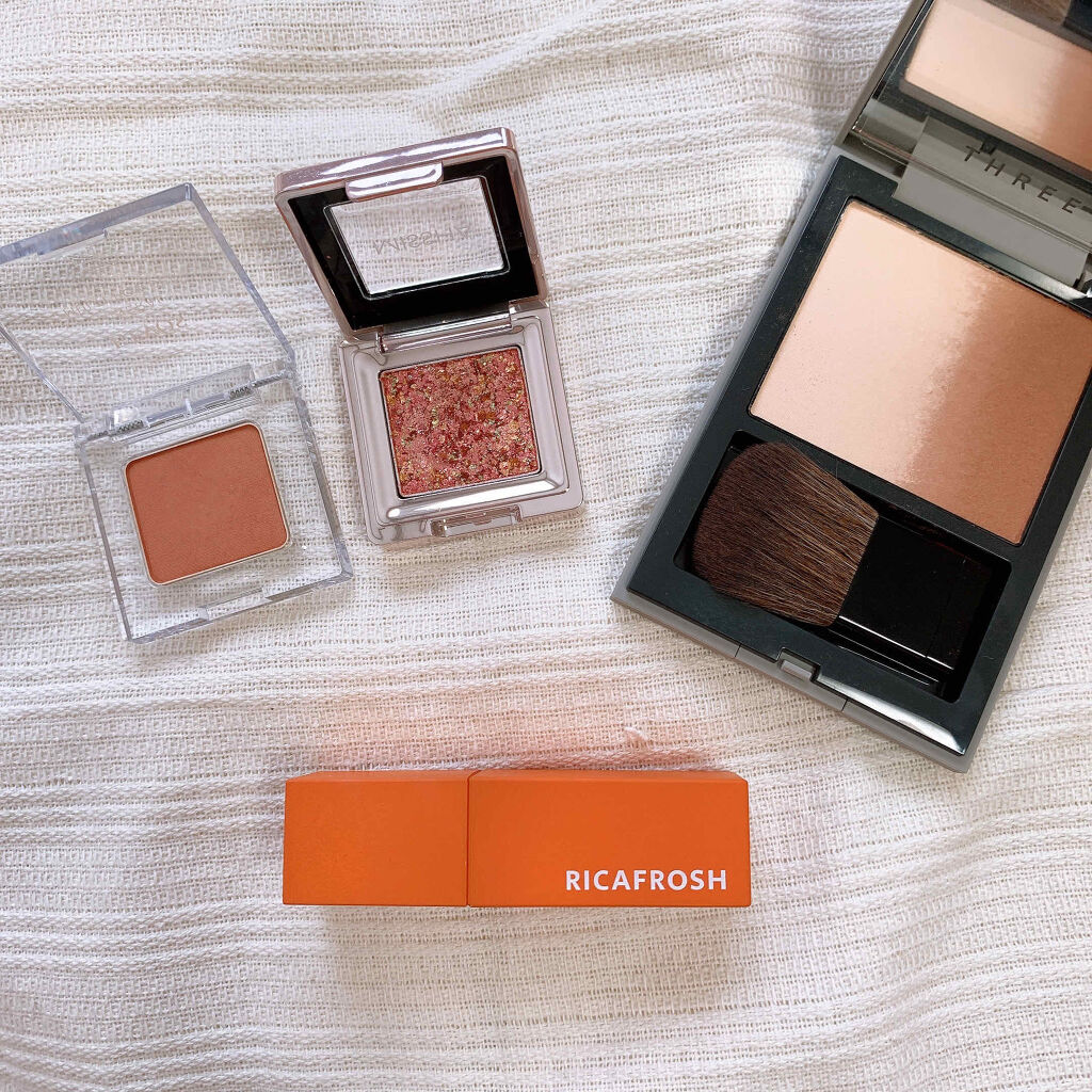 ソーラーティンティドフローパウダー/THREE/プレストパウダーを使ったクチコミ（1枚目）