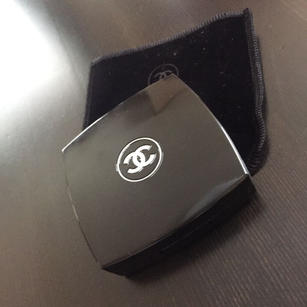 プードゥル ユニヴェルセル コンパクト/CHANEL/プレストパウダーを使ったクチコミ（2枚目）