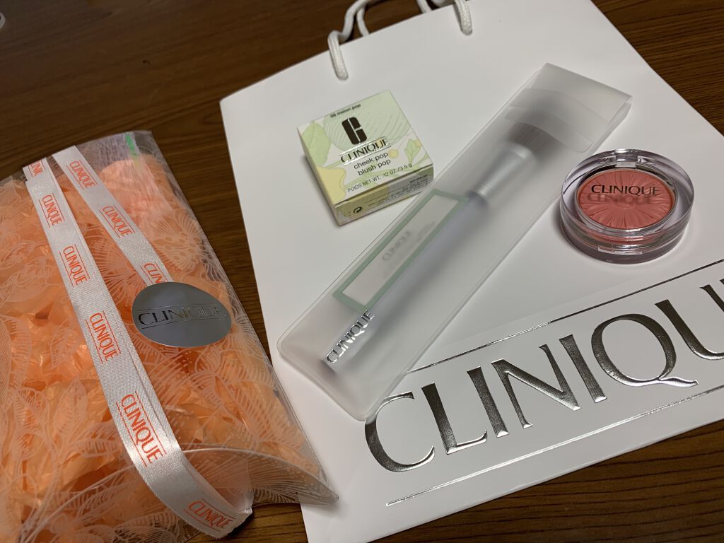 CLINIQUE ブラッシュ ブラシのクチコミ「CLINIQUE  チーク ポップ

これは成人祝いで先輩にいただきました🎁

見た目からして.....」（1枚目）