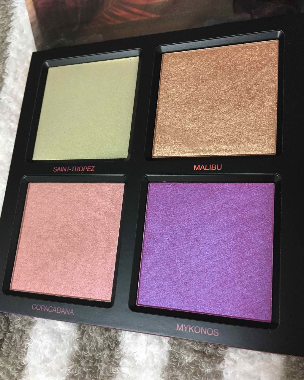 HUDA BEAUTY SUMMER HIGHLIGHTER PALETTE/Huda Beauty/パウダーアイシャドウを使ったクチコミ（2枚目）