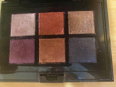 ホリデー アディクション “イリディセント ユーフォリア” EYESHADOW PALLETE L/ADDICTION/メイクアップキットを使ったクチコミ（3枚目）