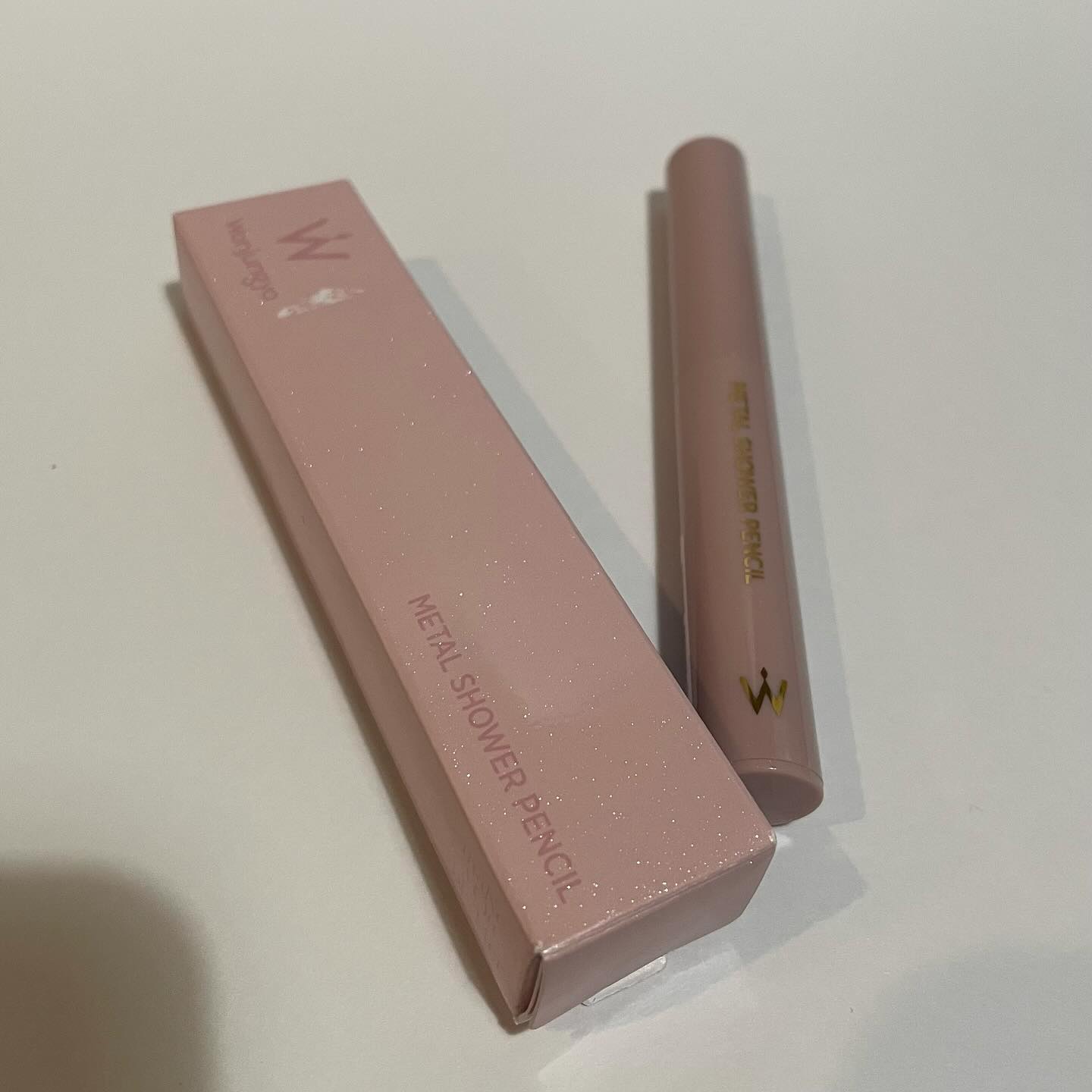 ウォンジョンヨ　メタルシャワーペンシル 01ドリームハグ/Wonjungyo/スティックアイシャドウを使ったクチコミ（2枚目）