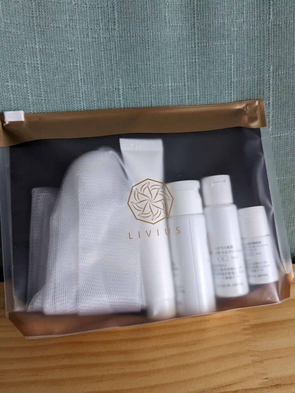 ましろ on LIPS 「お試しにとLIVIUSのトラベルキットを購入しましたLIVIU..」(1枚目)