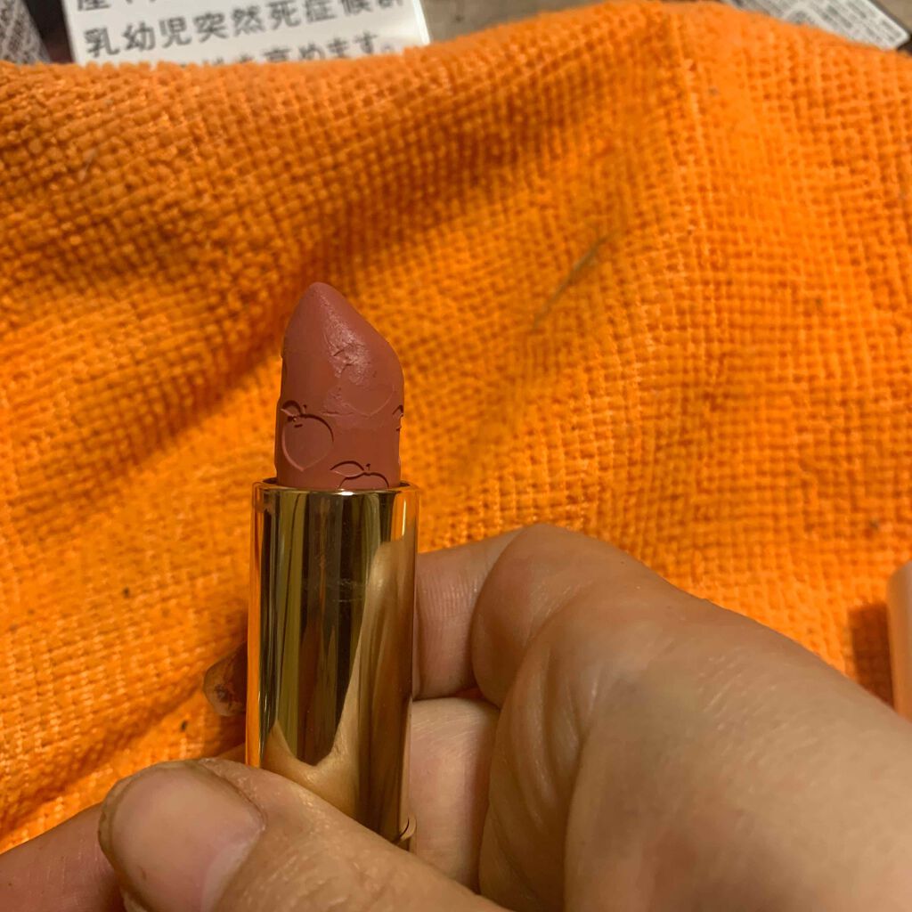 ジューシー マット ロングウェア リップスティック ディスローブド/Too Faced/口紅を使ったクチコミ（3枚目）