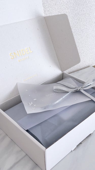 SNIDEL BEAUTY シームレス ルース パウダーのクチコミ「ホリデー第2弾速報🎄.*

11/3 予約開始
12/1 発売です

【PRESSED IN .....」（1枚目）