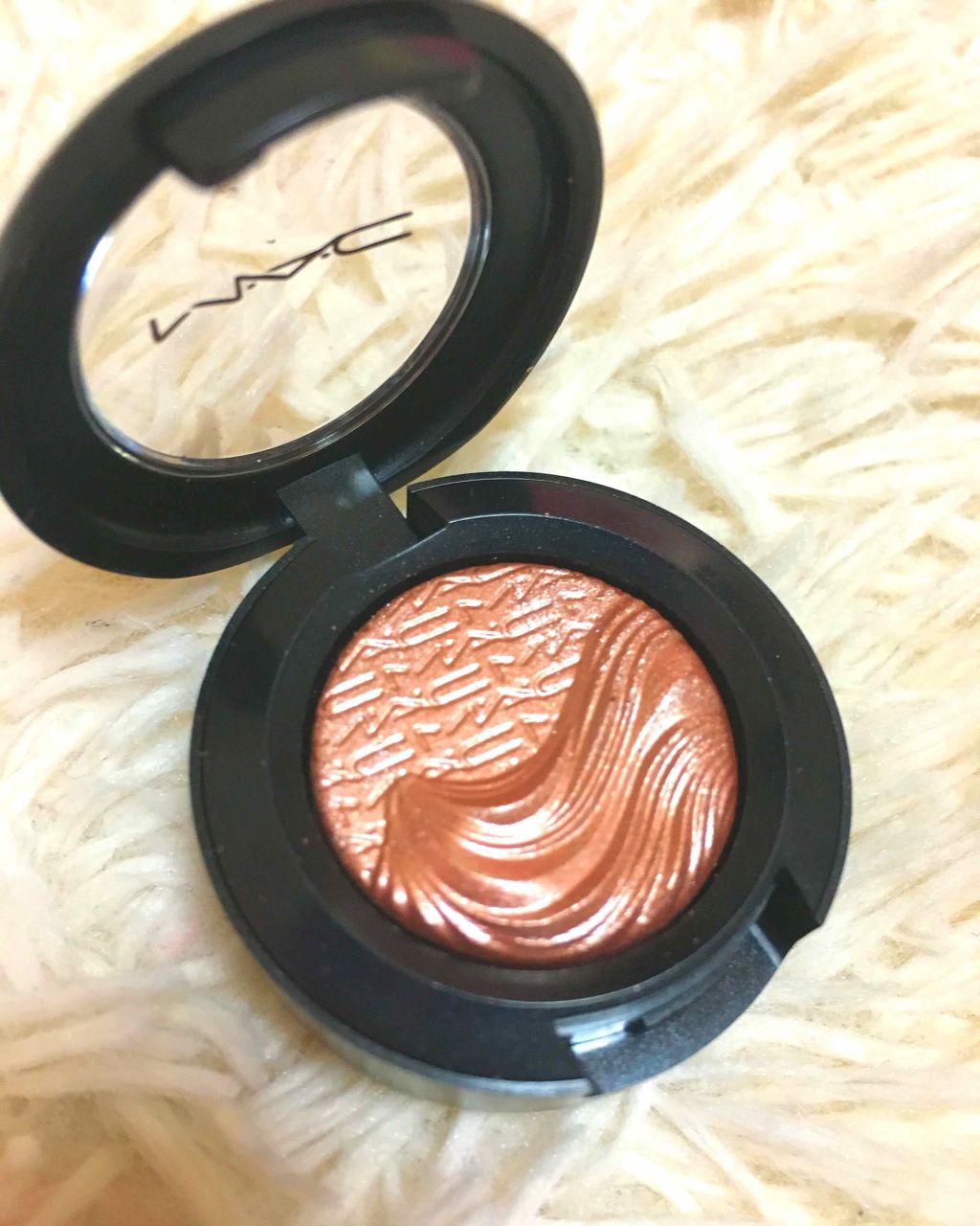 エクストラ ディメンション アイシャドウ スウィート ヒート/M・A・C/単色アイシャドウを使ったクチコミ（2枚目）