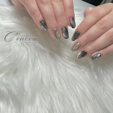 🐒ズボラママみっちゃんの高見えネイル💅 on LIPS 「ライブにオススメ!マグネットネイル🧲ベースに黒塗って上からベー..」(3枚目)