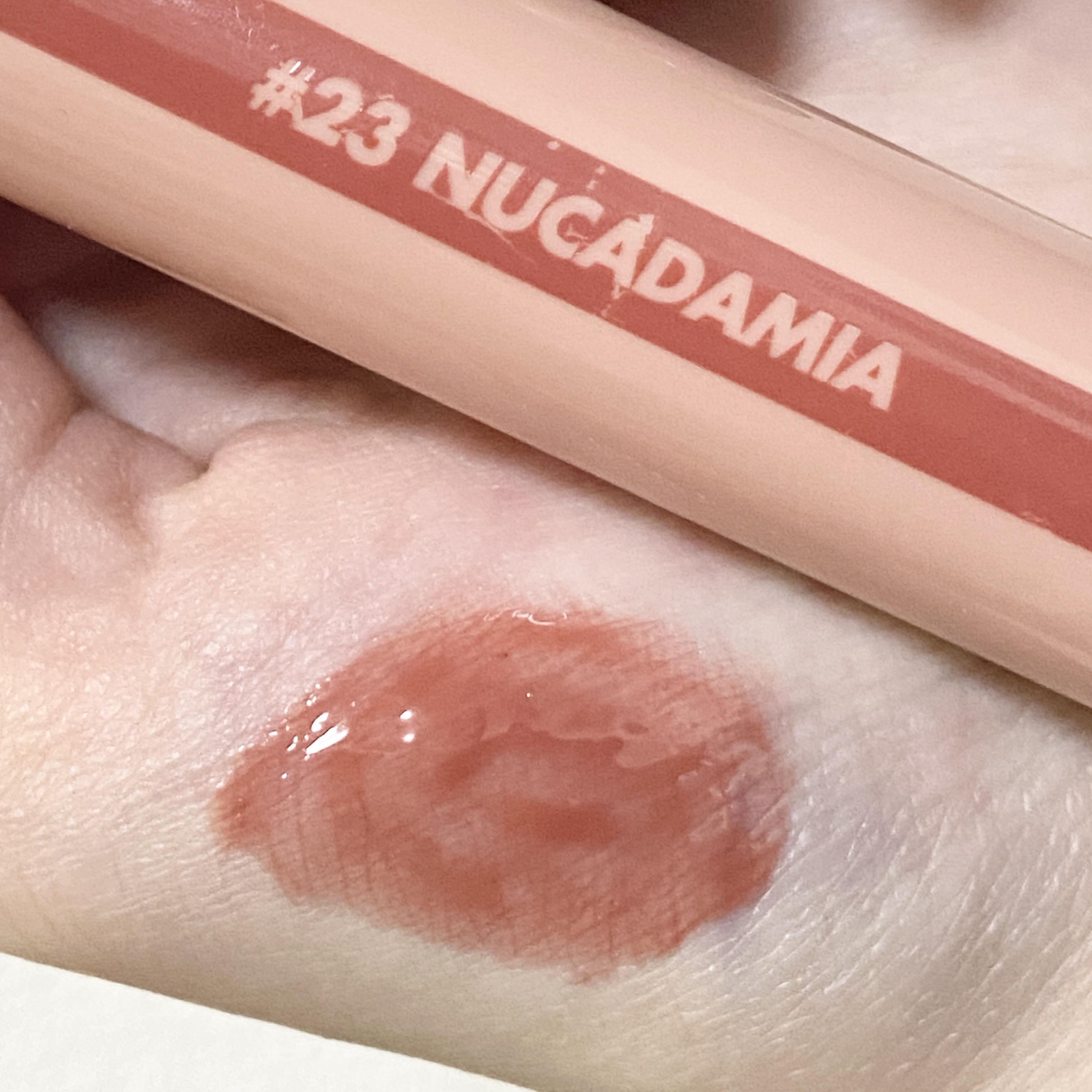 ジューシーラスティングティント/rom&nd/リップティントを使ったクチコミ（2枚目）