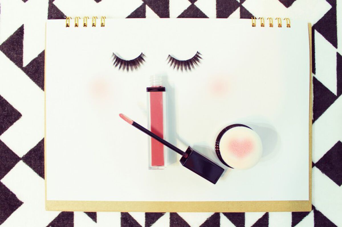 まつ毛美容液の効果的な使い方!どこに塗る?塗るタイミングって?のサムネイル