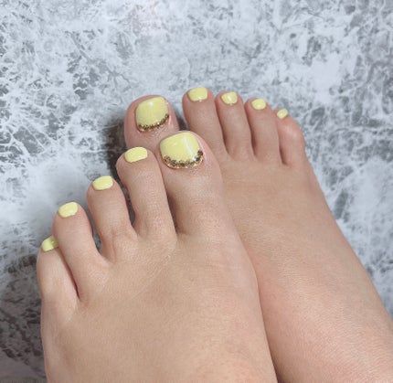 nao@フォロバ100 on LIPS 「*⑅୨୧┈┈┈┈┈┈┈┈┈୨୧⑅*。今月のネイル💅フットネイル..」(3枚目)