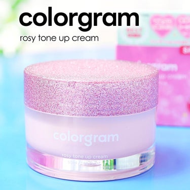 韓国OLIVEYOUNGでも大人気の「colorgram(カラーグラム)」のトーンアップクリームが、日本限定商品としてリニューアル登場。

■colorgram ロージートーンアップクリーム SPF30 PA++
　 (50ml 税込2,530円)

スキンケアの最後に塗るだけで、パッと明るくトーンアップ。
日焼け止め＋UVケア効果があり、すっぴんメイクにも◎

まずパケのキラキラピンクが可愛い💓
バラの香りと共に、女子力上げてくれそう。

ピンクベージュのクリームは、ふわっと柔らかなテクスチャー。

少量でかなり広がる。
逆に取りすぎるとこってり白になるので注意。

伸ばした後は保湿感があって、みずみずしい温泉水肌に✨
程良く肌のアラをカバーできて、ファンデフリーのおうちメイクにも使える。

colorgramはZOZOTOWNから購入できるよ。
ストーリーの方にリンク載せたのでチェック👆


#colorgram #カラーグラム #韓国 #韓国コスメ #韓国メイク #zozotown #shuhua ＃oliveyoung #オリーブヤング #ト―ンアップクリーム #白肌 #白湯肌 #美白 #ナチュラルメイク #化粧下地 #UVケア #紫外線対策 #ベースメイク
#コスメレビュー  #コスメ好きさんと繋がりたい #化粧品 #スキンケア #スキンケア好きさんと繋がりたい #美容   #私のワンホンメイク の画像 その0