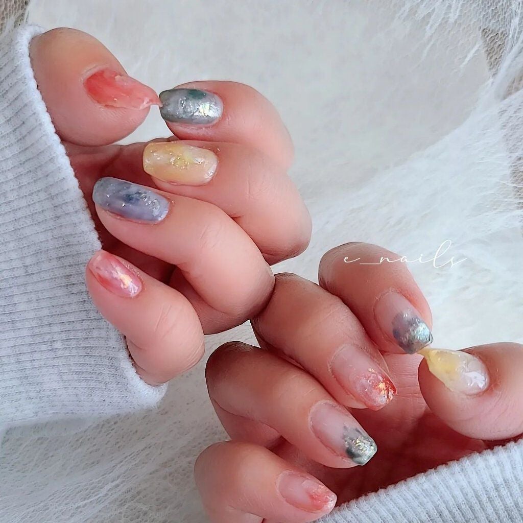 e_nails//フォロバ◎//ネイルとコスメ好きママ on LIPS 「久々スクエアショートに🤍うるうる〜キラキラ〜写真では伝わらない..」(2枚目)