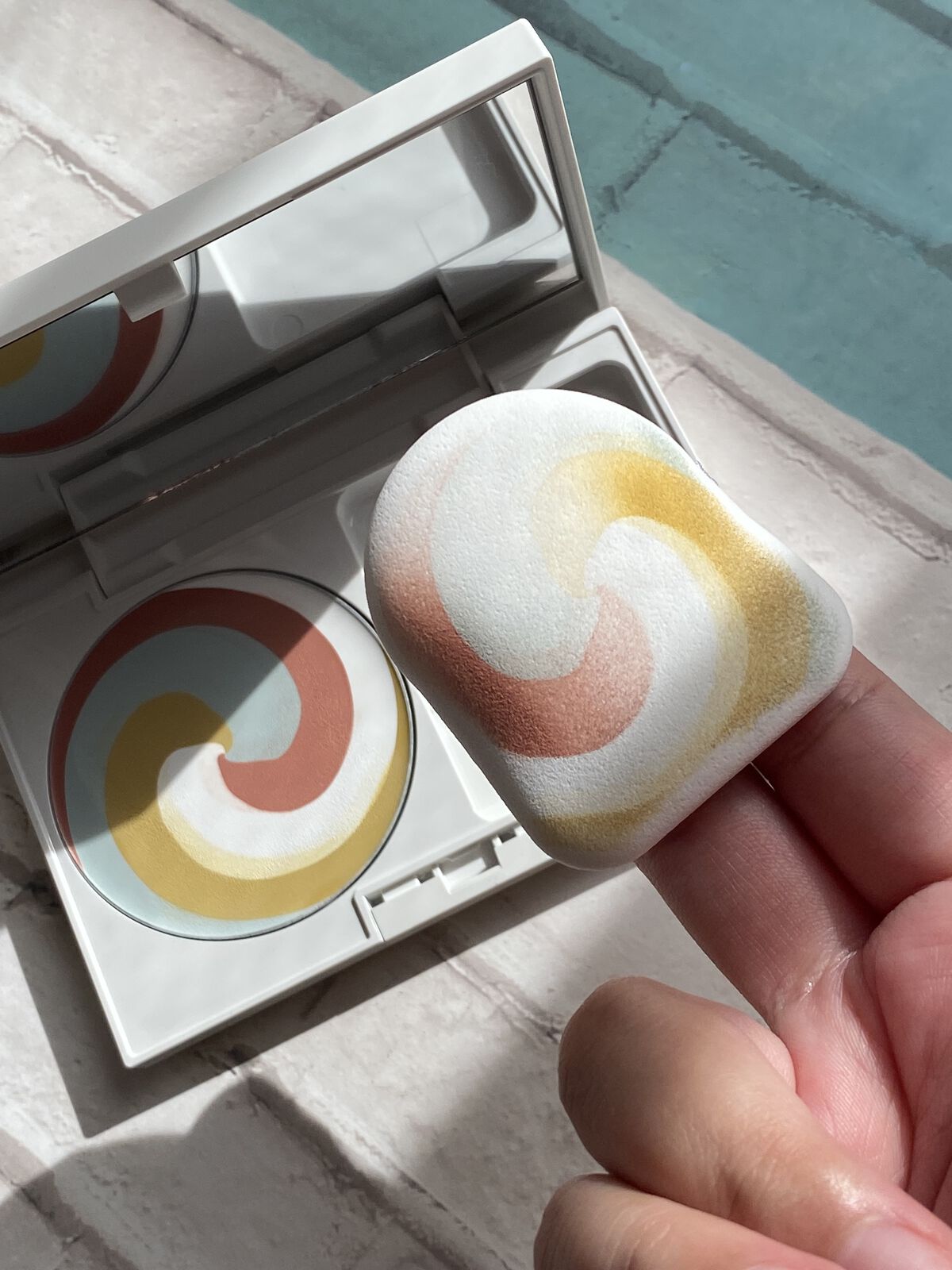 カラーブレンドグローファンデーションN N2/ディエム クルール/パウダーファンデーションを使ったクチコミ（3枚目）