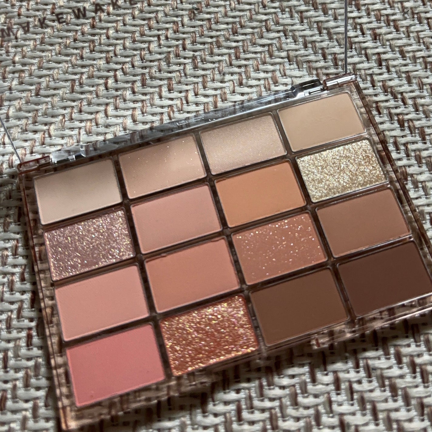 ソフトブラーリングアイパレット/wakemake/アイシャドウパレットを使ったクチコミ(2枚目)