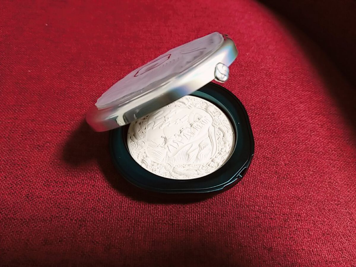 玉女桃花絹糸 プレストフェイスパウダー/花西子/プレストパウダーを使ったクチコミ（3枚目）