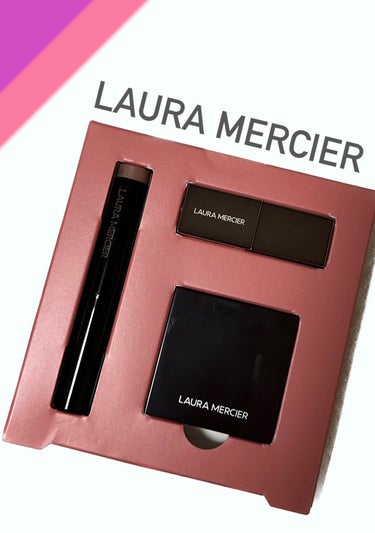 LAURA MERCIER

リップ、スティックアイシャドウ、チークがセットになった可愛らしいセットです♡

友人からプレゼントでいただきましたが、
とっても可愛くてしかも使いやすい！！

そして三つと