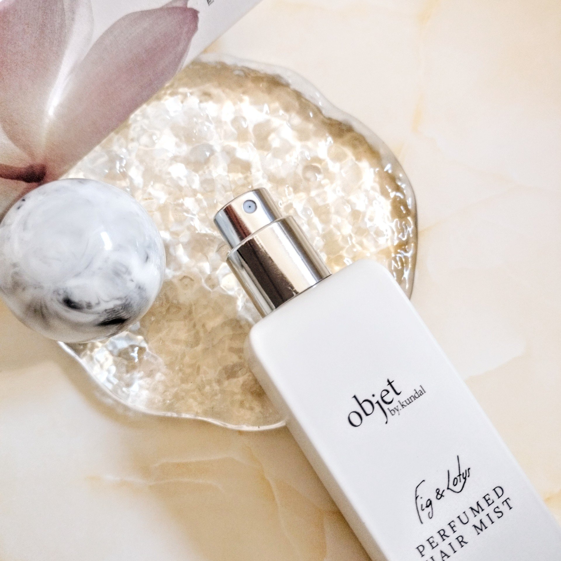 パフュームドヘアミスト フィグ＆ロータス/objet by kundal/アウトバストリートメントを使ったクチコミ（3枚目）