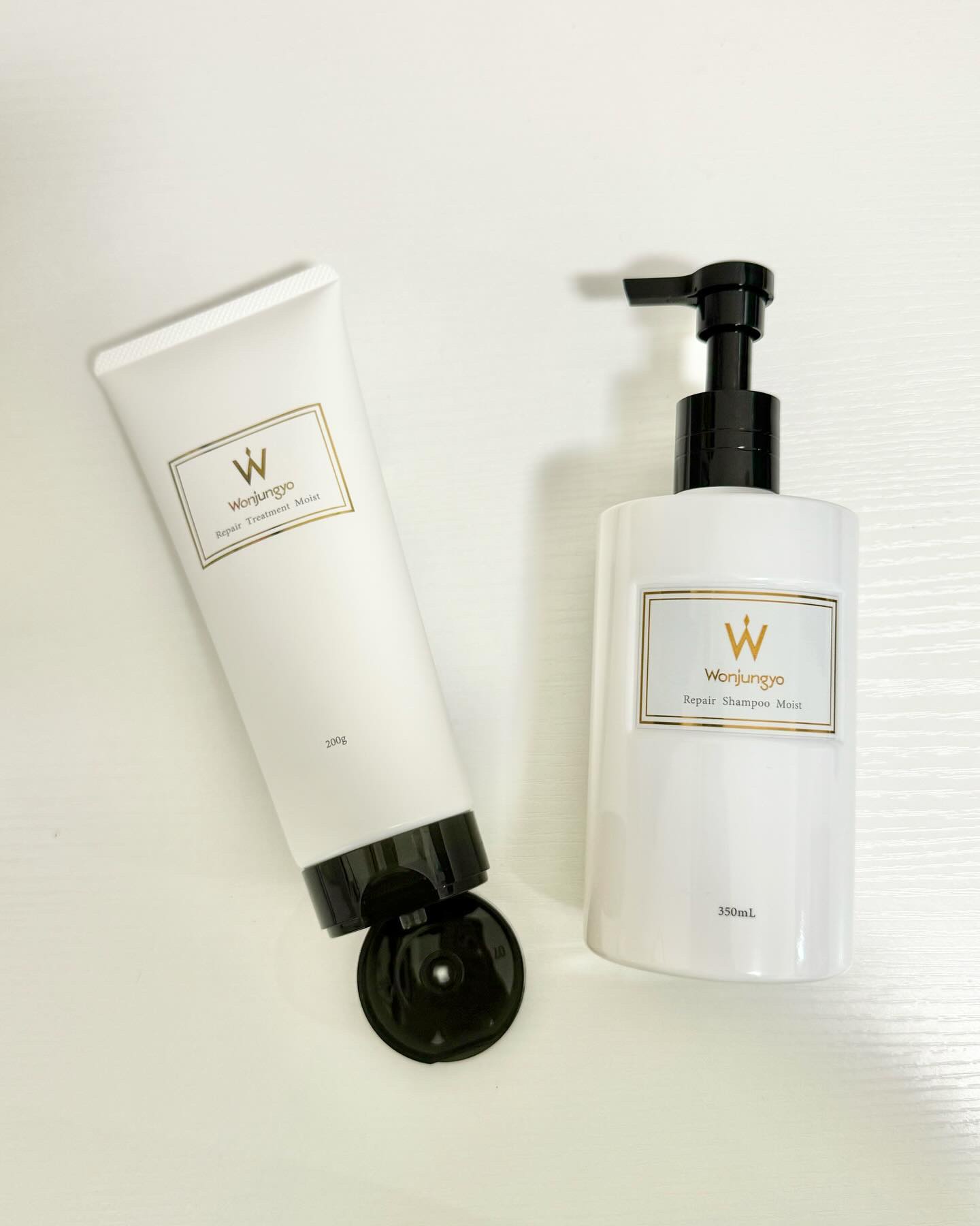 店頭で見かけて気になっていたウォンジョンヨヘアのリペアシャンプー&トリートメント🫧
私は髪のパサつきや広がりが気になる方なのでモイストを選びました🌿
 シャンプーはスパークリングペアーの香りで、とっても上品な大人の香り🖤そして泡立ちが