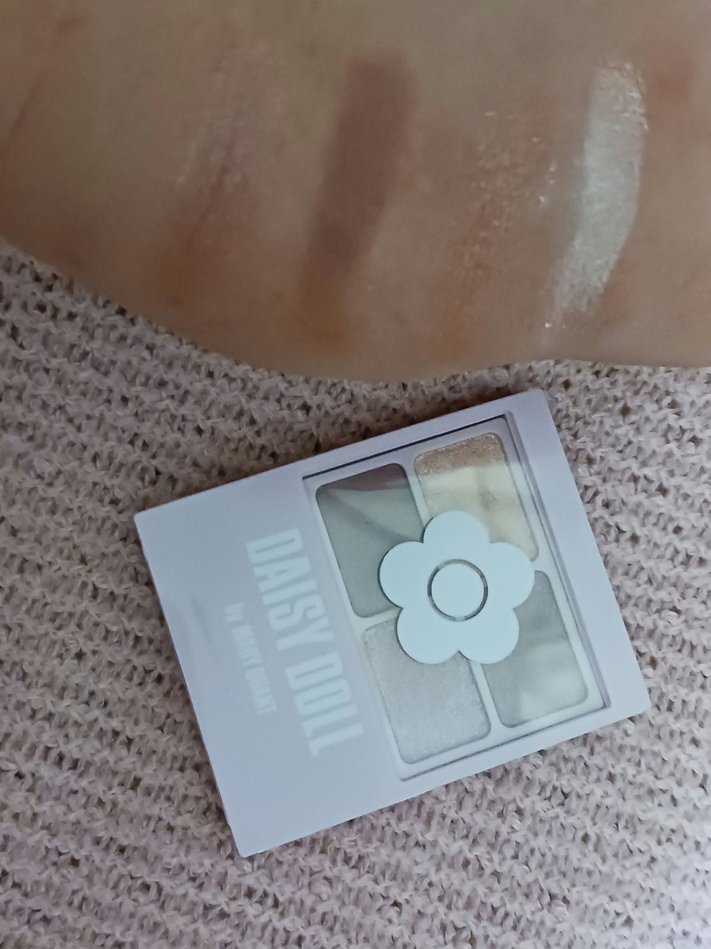 デイジードール アイカラー パレット/DAISY DOLL by MARY QUANT/アイシャドウパレットを使ったクチコミ(2枚目)