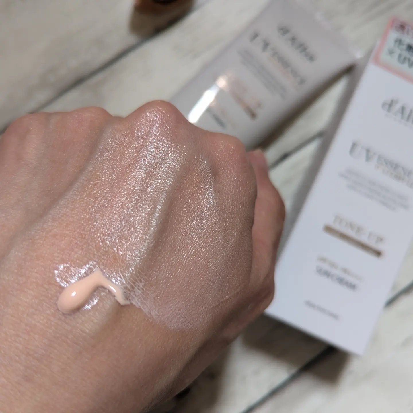 ウォータフルトーンアップサンクリーム/ダルバ/日焼け止めクリームを使ったクチコミ（2枚目）