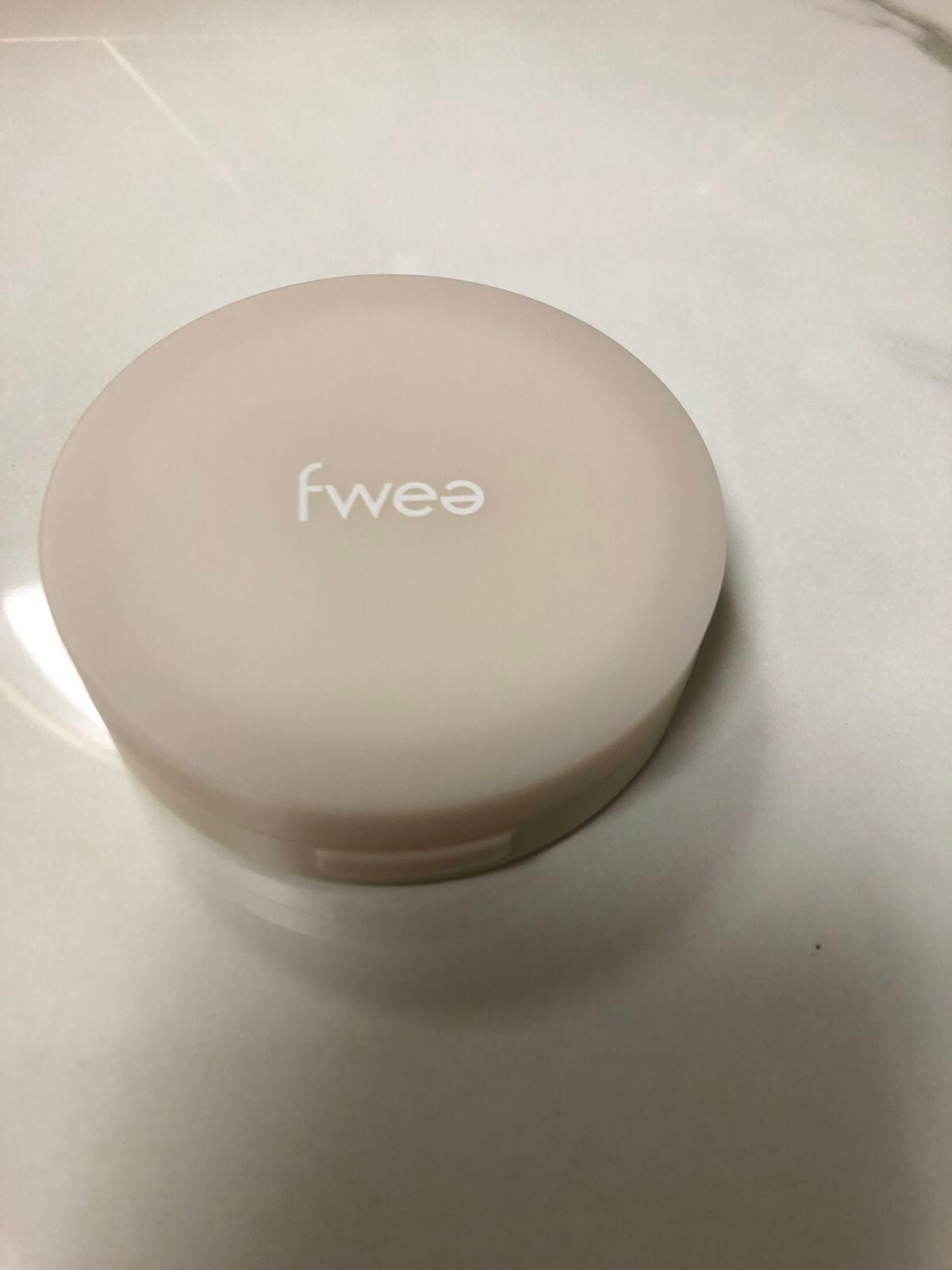 フィーパウダースエード/fwee/ルースパウダーを使ったクチコミ(1枚目)
