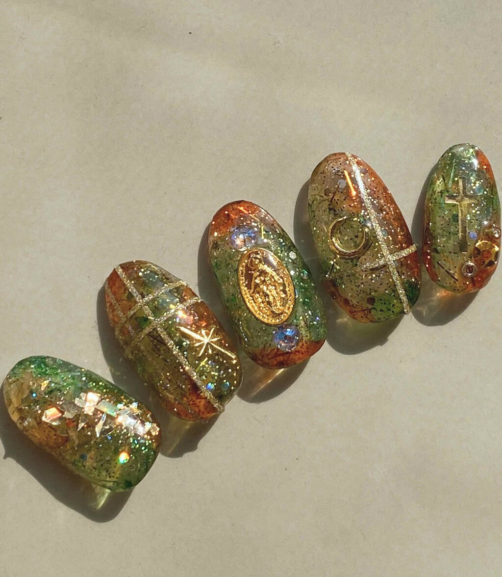 AXiang on LIPS 「めっちゃ秋カラーだけど😂初ネイルチップ作成💅#ネイル#ネイルチ..」(1枚目)