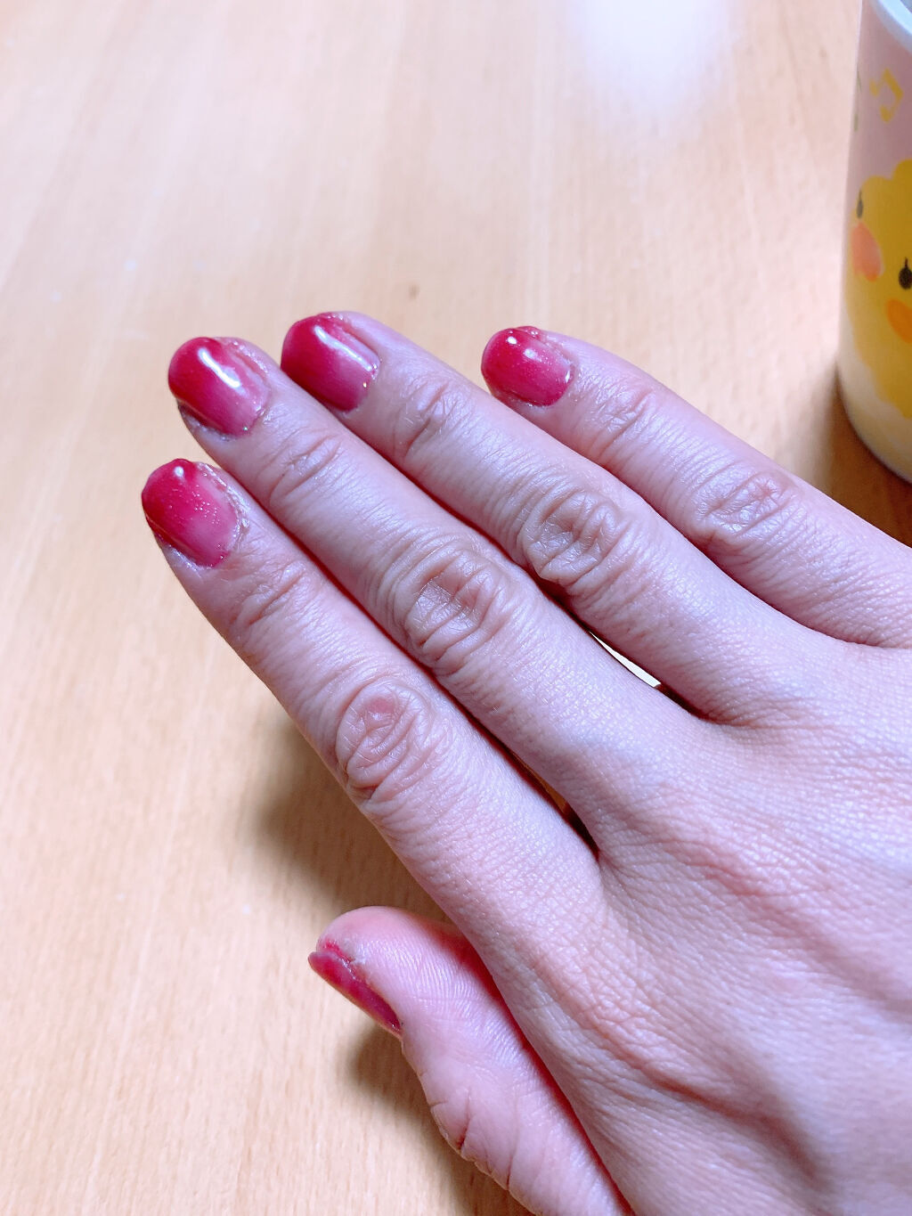 グロッシーネイルカラー A 03 ローズバーガンディ/デュカート/マニキュアを使ったクチコミ（2枚目）