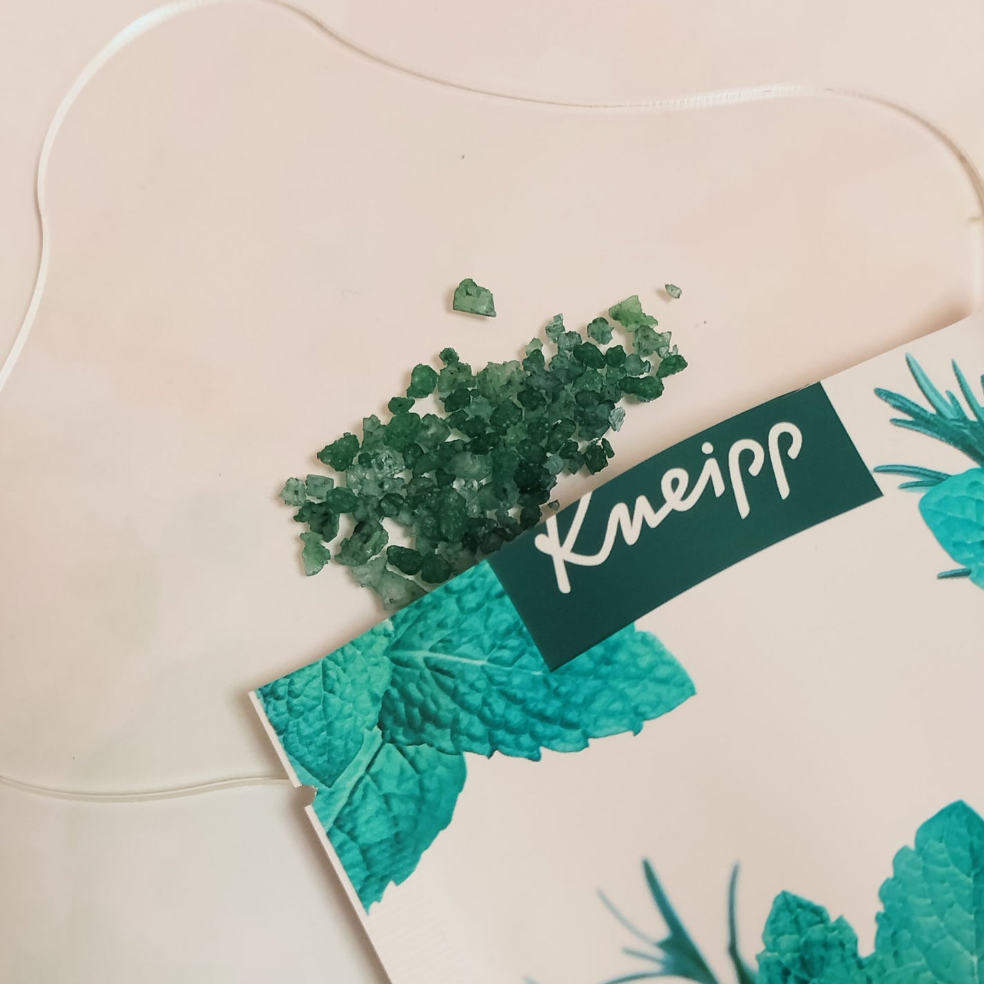 クナイプ バスソルト ピースフルモーメント ウォーターミント&ローズマリーの香り/クナイプ/無機塩系入浴剤を使ったクチコミ(2枚目)