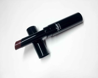 ヴィセの新作の口紅💄

秋カラーのリップ探してたらヴィセのリップでめちゃめちゃ秋カラーで可愛くて購入！しかも新作に弱いから最高★

髪の毛が唇につかない程度のマット具合の口紅欲しくて

このヴィセは最初