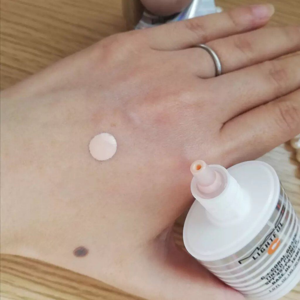 ライトフル Ｃ＋ティンティッド プライマーSPF45(PA++++)/M・A・C/化粧下地を使ったクチコミ（2枚目）