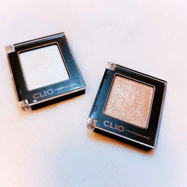 「CLIO  プロシングルシャドウ」
・粒子が細かいから綺麗✨
・太陽や光が当たるととってもきらきら😍
・1日中塗り直さなくても綺麗さ続く💕

❀G01
シルバーで目元を華やかに🥳💜
他のアイシャドウと