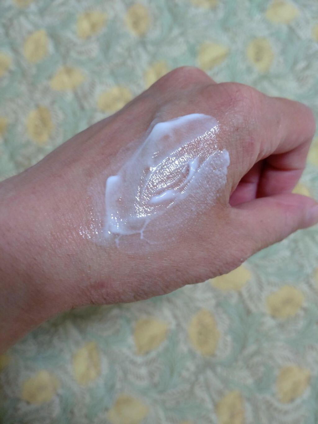 MARKS&WEB ハーバルハンドクリーム リラックスのクチコミ「☆さらりとした使い心地でオールシーズン使用したい方におすすめ
 ・柔らかいクリームでするすると.....」（2枚目）