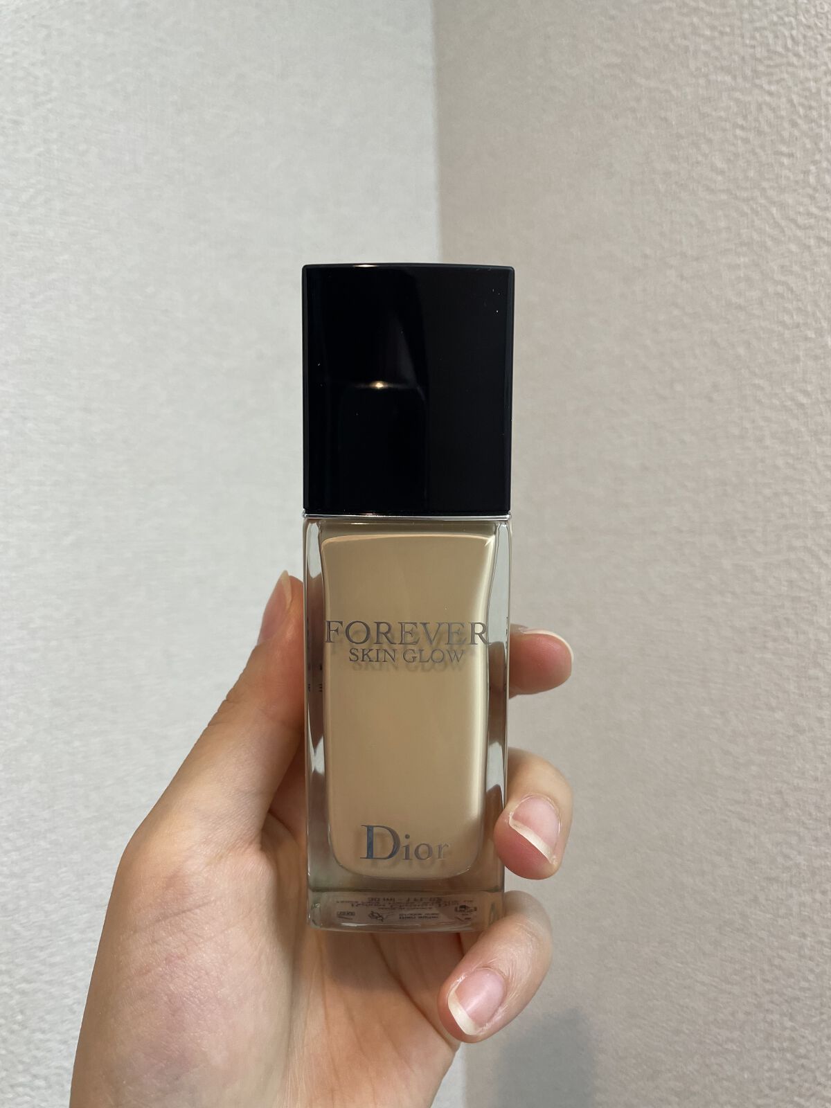 もう化粧崩れに困りません🙆‍♀️

今日はDiorスキン フォーエヴァー フルイド グロウ　リキッドファンデーションを紹介します🫧

パウダー、リキッド、クッションファンデ、
色々試してきてここ一年前までは化粧崩れが嫌で、ノーファンデ下