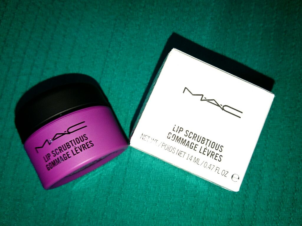 今回紹介するのは、デパコスの💗【mac】💗です！
これは、誕生日プレゼントにお友達からいただきました!!!

good point 
・いい香り
・唇すべすべ♡
・リップがきれいについてくれる
・あまり、減らない=コスパ良い!!!

b
