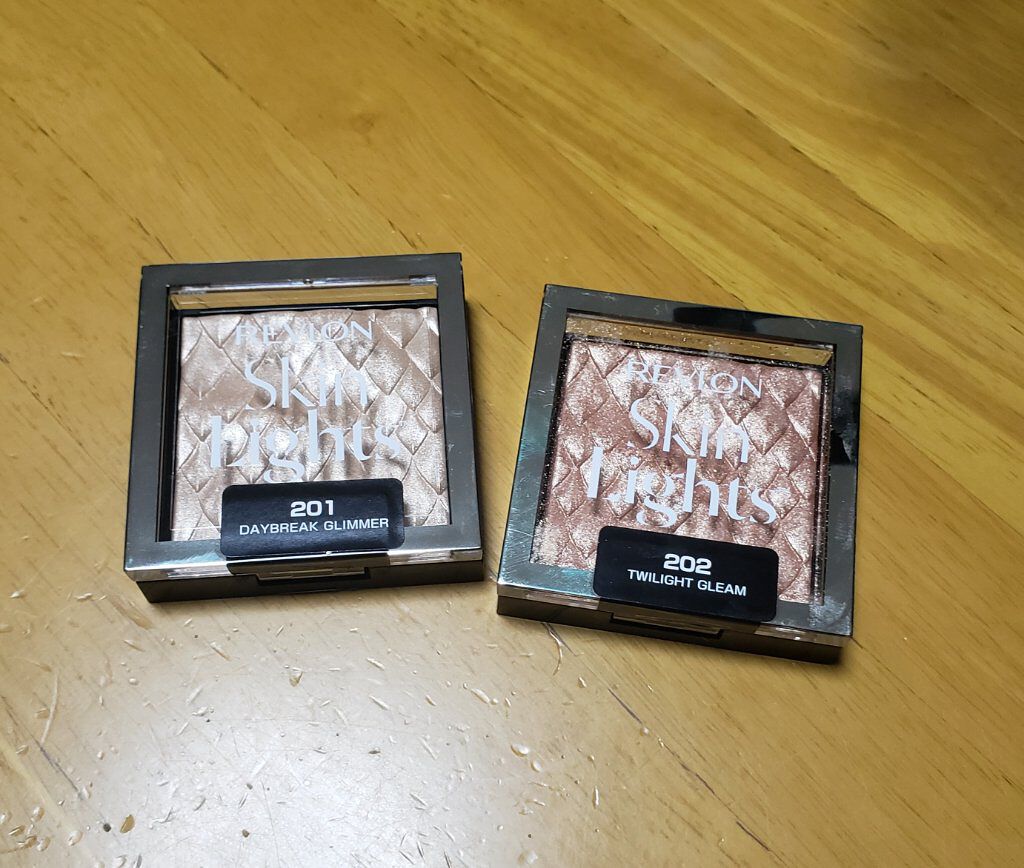 スキンライト プリズマティック ハイライター/REVLON/プレストパウダーを使ったクチコミ(1枚目)