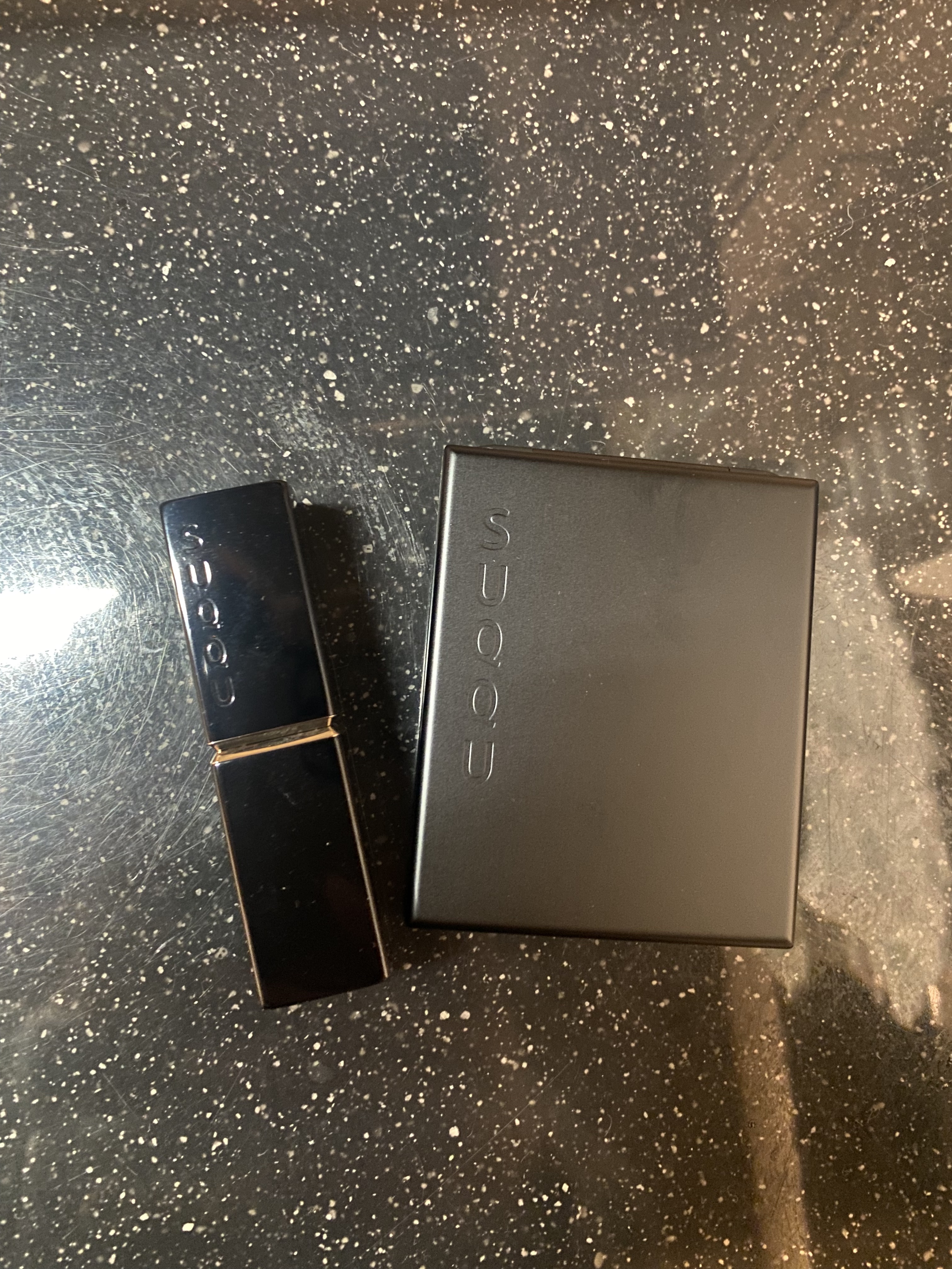 モイスチャー グレイズ リップスティック 104 揺憩 -YURAIKOI（限定色）/SUQQU/口紅を使ったクチコミ（2枚目）