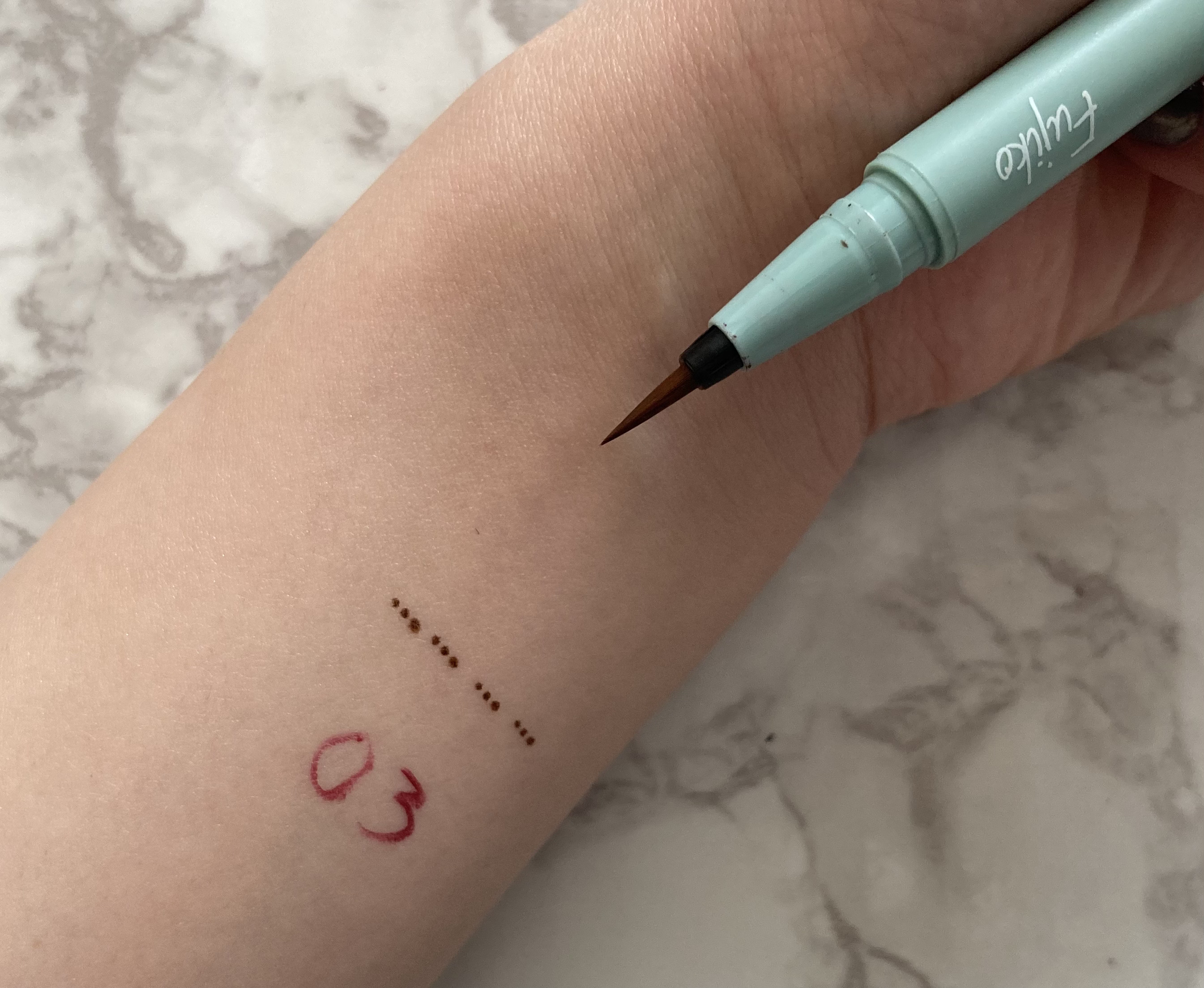 仕込みアイライナー  03 甘美プラム /Fujiko/リキッドアイライナーを使ったクチコミ（2枚目）