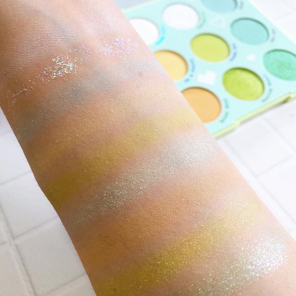 Aura & Out /ColourPop/アイシャドウパレットを使ったクチコミ(4枚目)