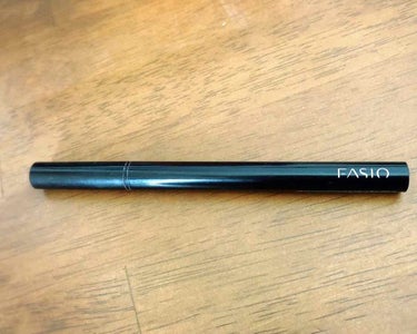 こんにちわ┏○ﾍﾟｺｯ

もう何本リピしているか分からないくらいの
アイライナー

【FASIO スリムリキッドライナー】

です(^^)

私はまつエクをしているので
まつエクの負担（落とす時の手間も