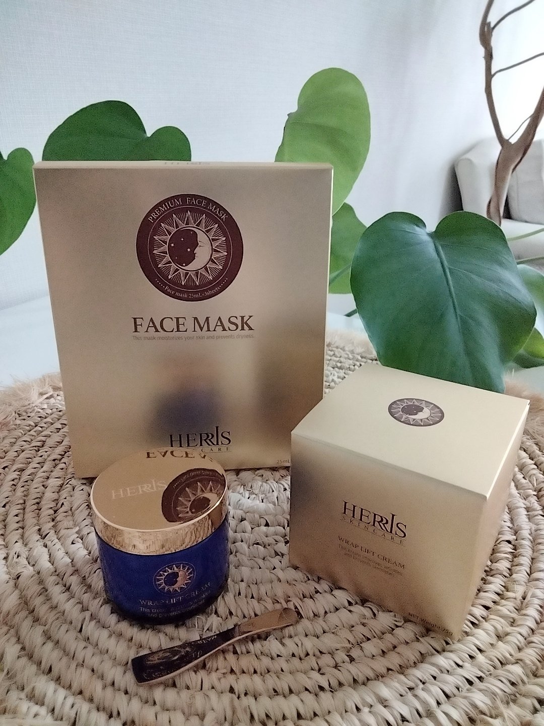 



ここ最近

フェイスラインのたるみが

気になりはじめているので

たるみに効果を期待できる

ハーリス化粧品の

フェイスシートとシワ改善クリーム

でスペシャルケア

はじめました❣️

.

シワだけでなくシミにも

効果を期