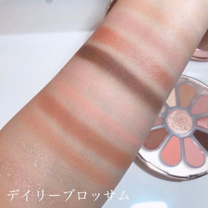 チャンユカ on LIPS 「心奪われたゴージャスなパケ🥺❤捨て色なしの11色アイシャドウパ..」(9枚目)