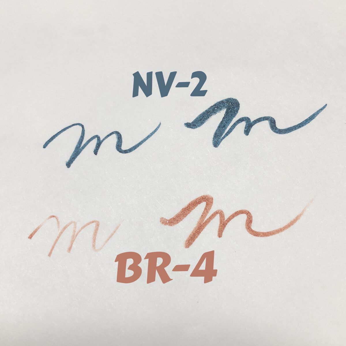 ウルトラカラー アイライナー NV-2 ポップなスモーキーブルー/MAYBELLINE NEW YORK/リキッドアイライナーを使ったクチコミ（3枚目）