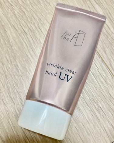 ハンド用の日焼け止め🙌

SPF32・PA+++でしっかり紫外線対策できます😌
シワ改善・美白効果もある薬用UVハンドクリーム！

うるおうのにベタつかず使いやすい☺︎
無香料で、シーンを問わずに使いや