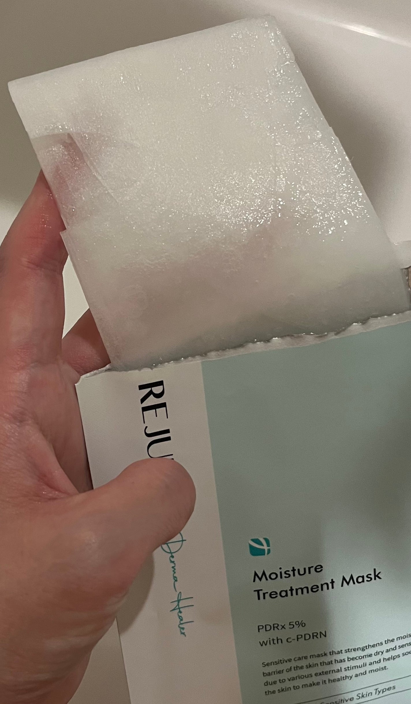 REJURAN モイスチャートリートメントマスク(23ml×5枚入り)/REJURAN COSMETICS/シートマスク・パックを使ったクチコミ(2枚目)