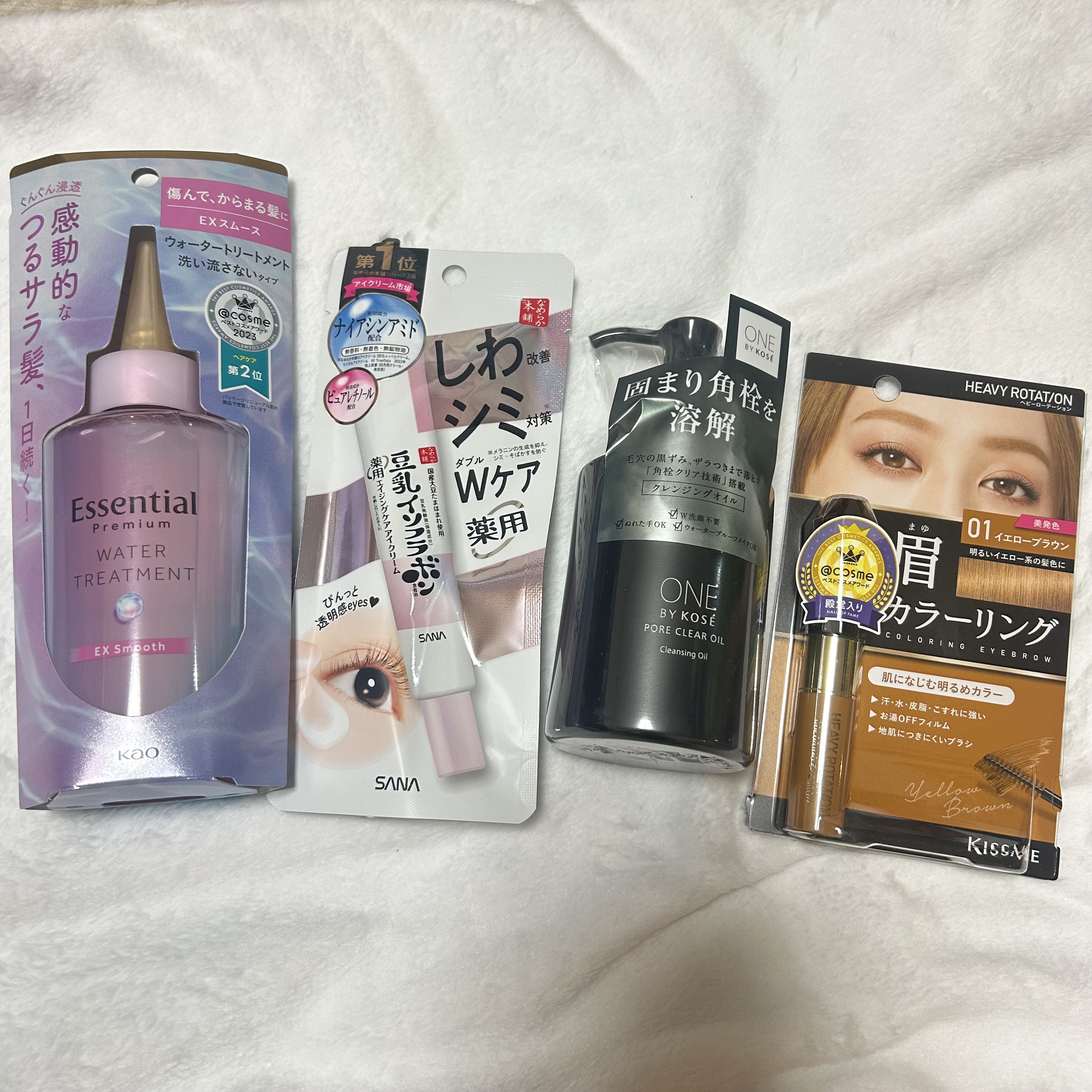 \\LIPSオンライン購入品//

こんにちは🌞
今回は定期購入しているLIPSオンラインでの購入品をご紹介いたします！

🌟エッセンシャル プレミアム ウォータートリートメント ＥＸスムース
こちらはもーリピ3回目！
大容量でヘリも少